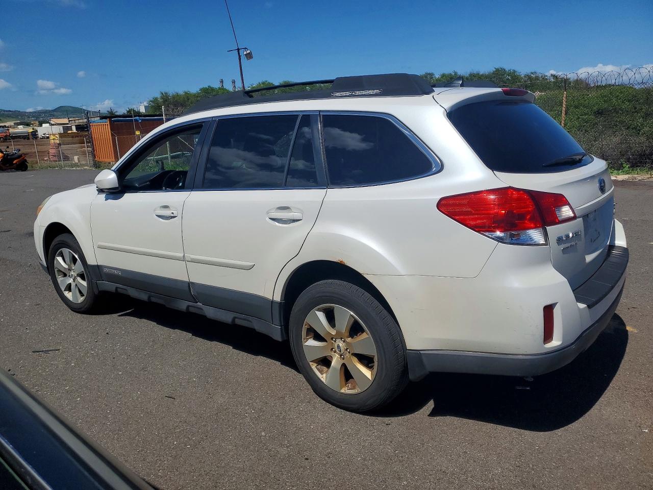 SUBARU OUTBACK 2011 — 3