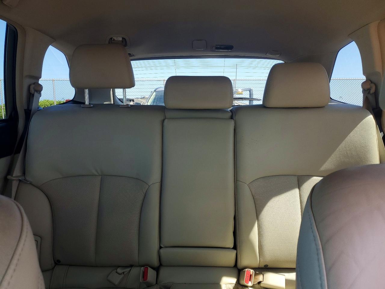 SUBARU OUTBACK 2011 — 11