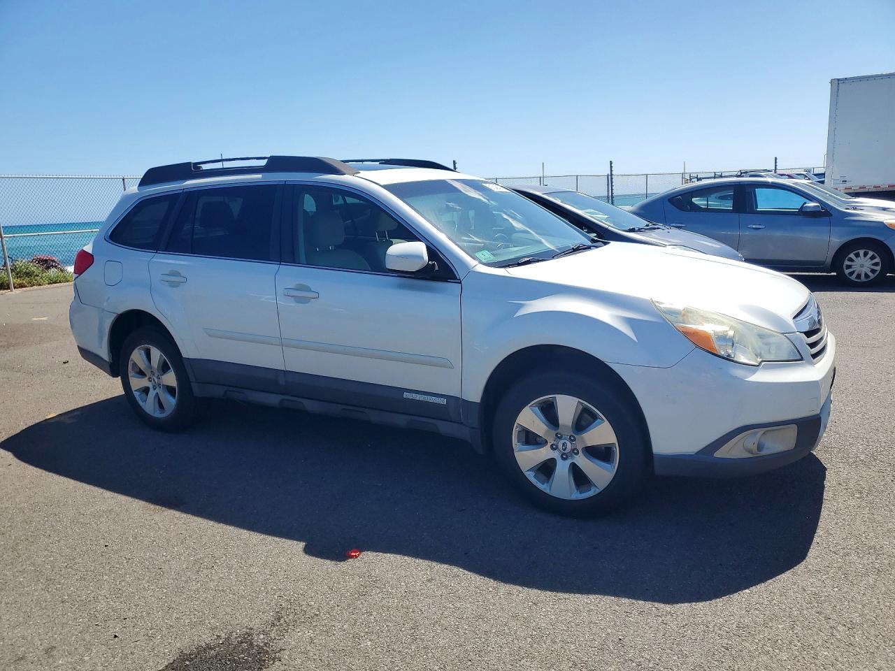 SUBARU OUTBACK 2011 — 5