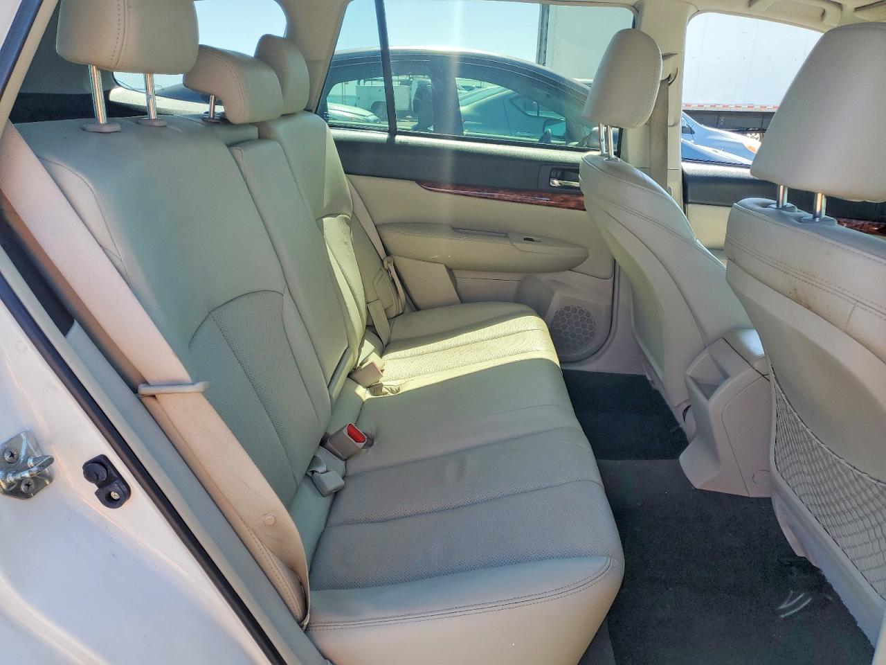 SUBARU OUTBACK 2011 — 12