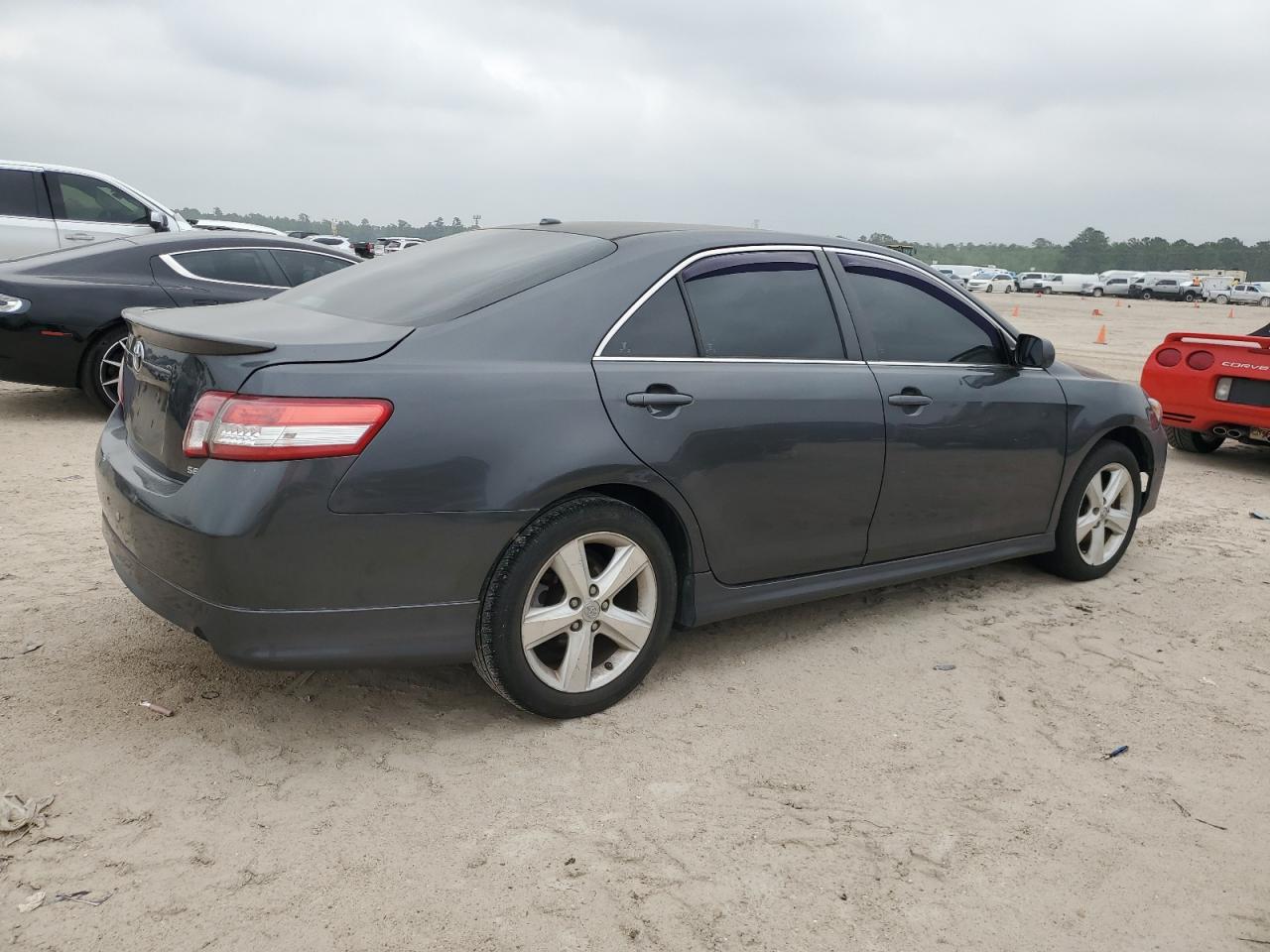 TOYOTA CAMRY 2011 — 4