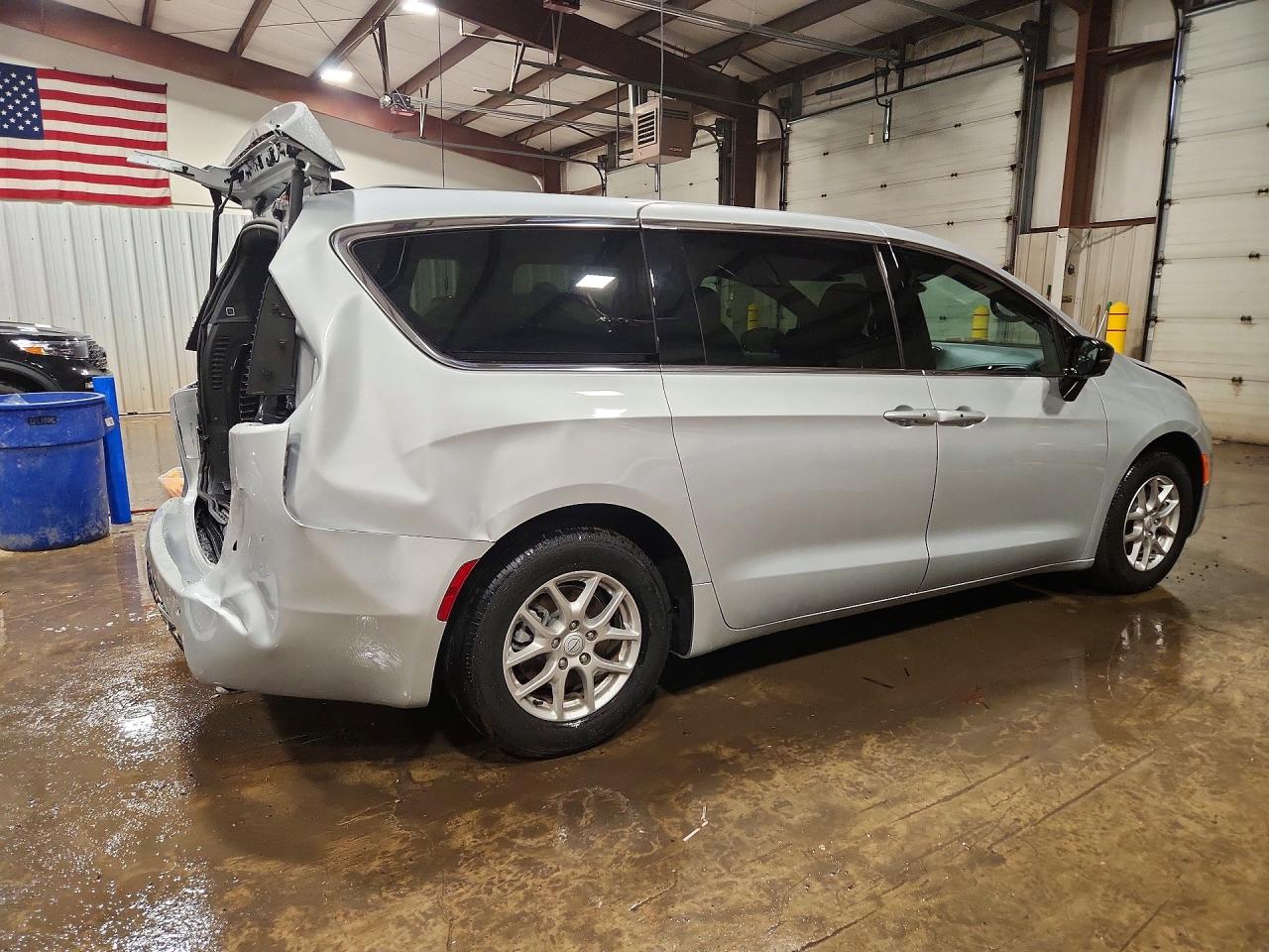 CHRYSLER PACIFICA 2026 — 4