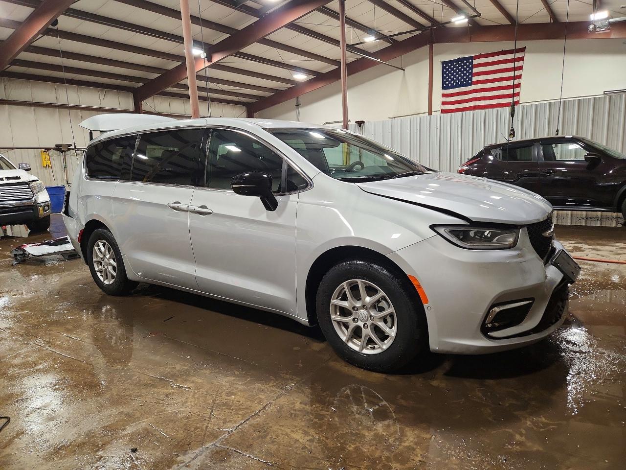 CHRYSLER PACIFICA 2026 — 5