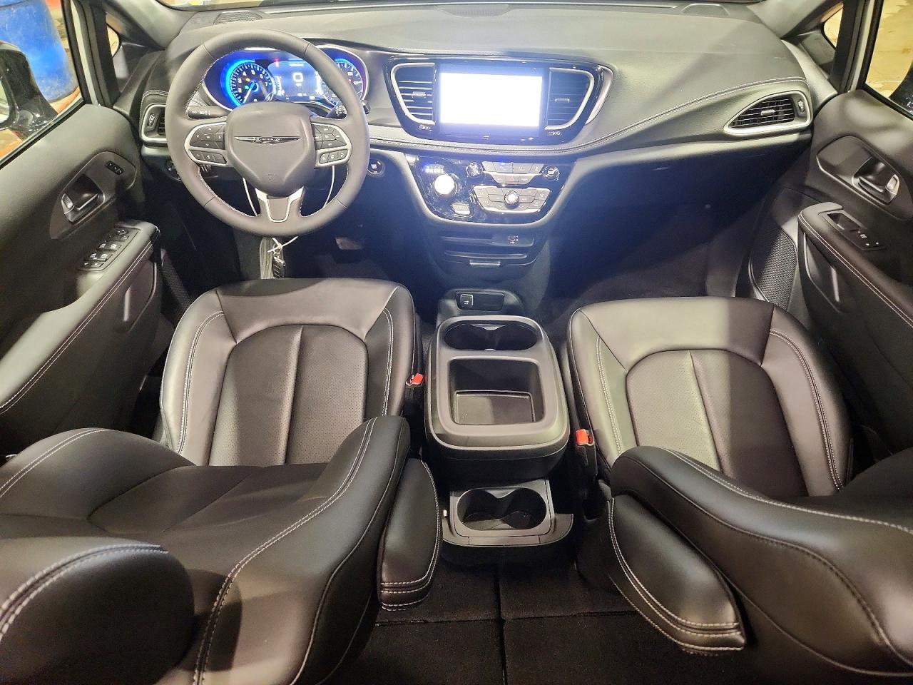 CHRYSLER PACIFICA 2026 — 9