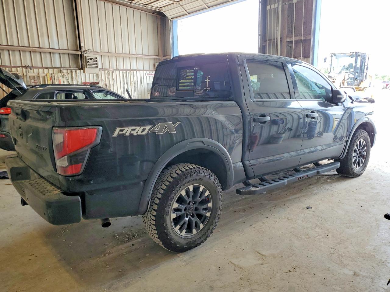 NISSAN TITAN 2021 — 4