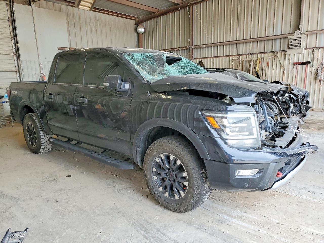 NISSAN TITAN 2021 — 5