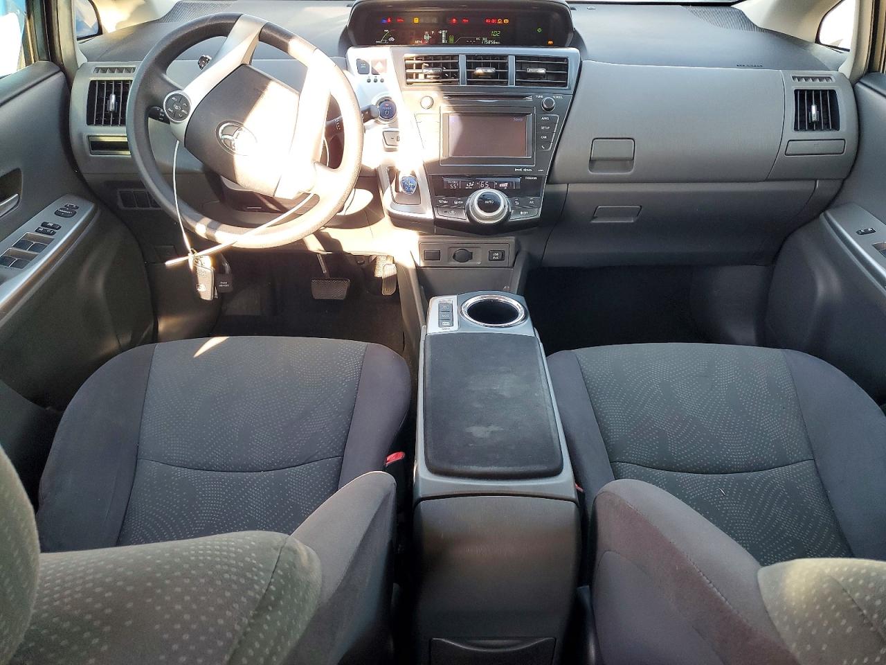 TOYOTA PRIUS V 2012 — 9