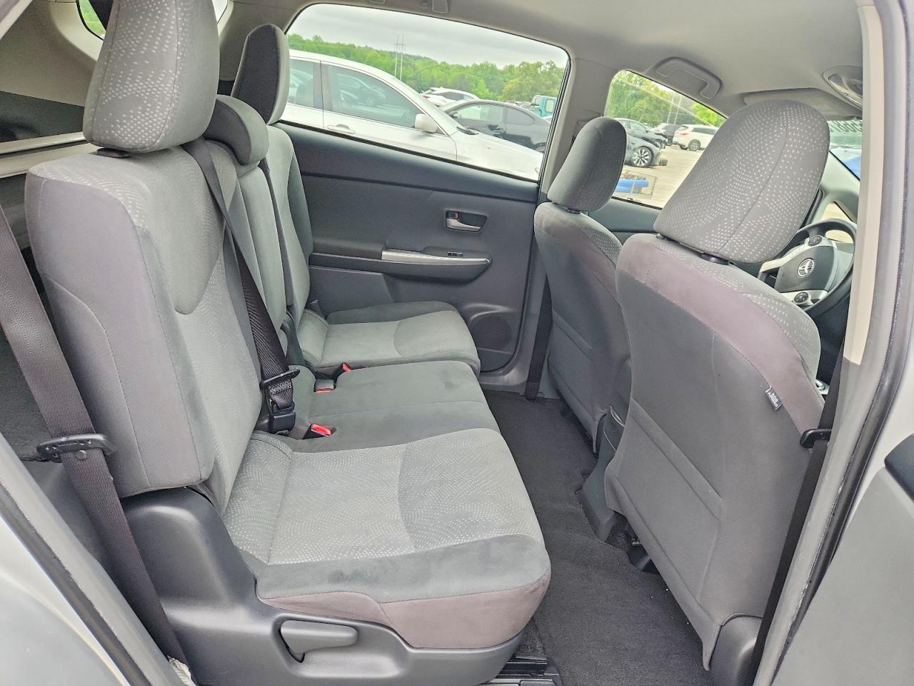 TOYOTA PRIUS V 2012 — 11