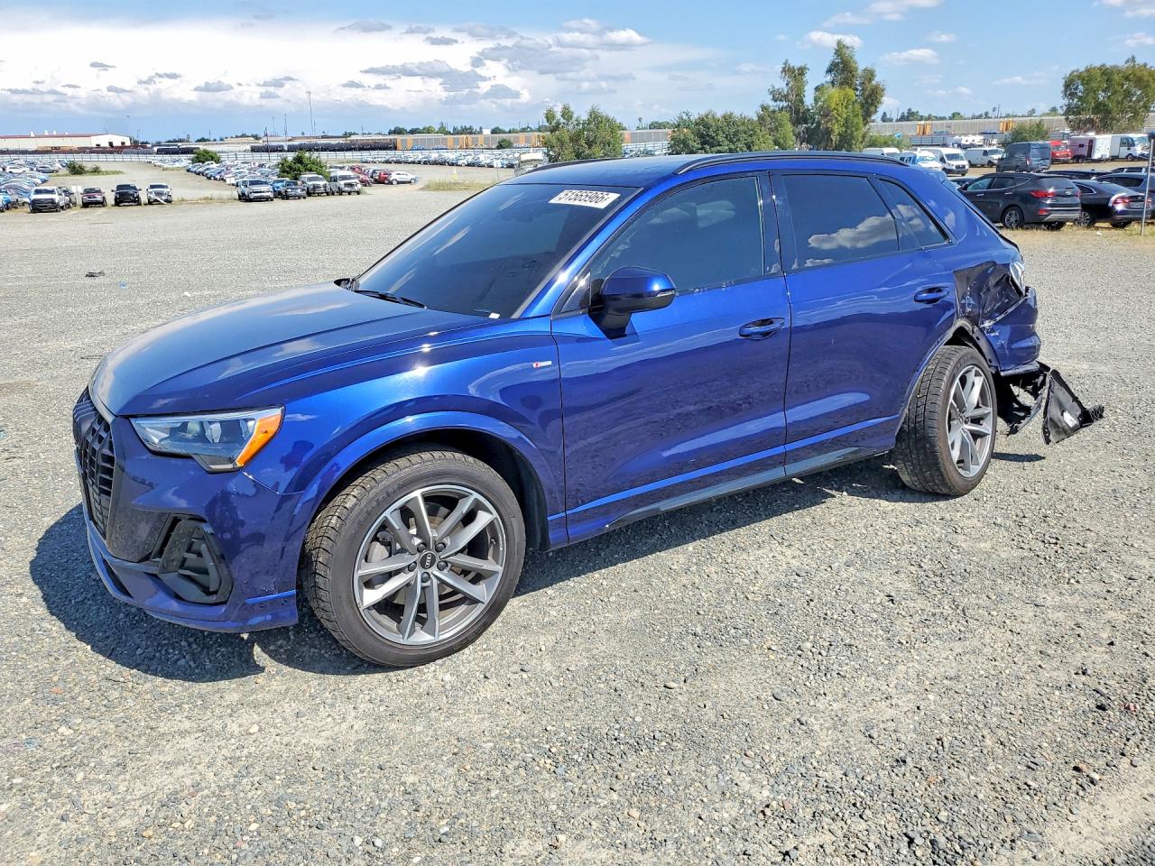 AUDI Q3 2022 — 2