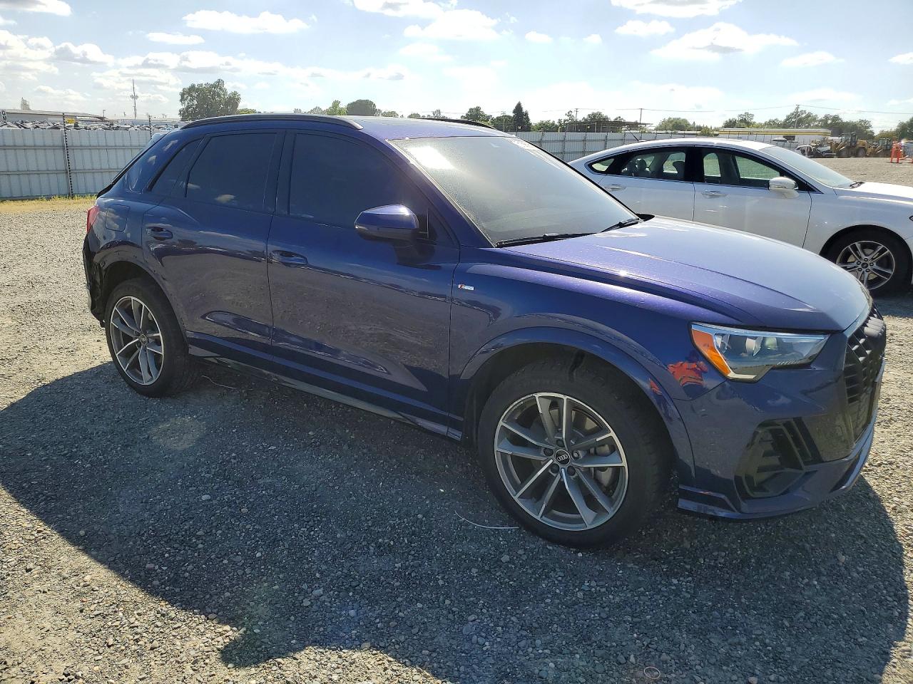 AUDI Q3 2022 — 5