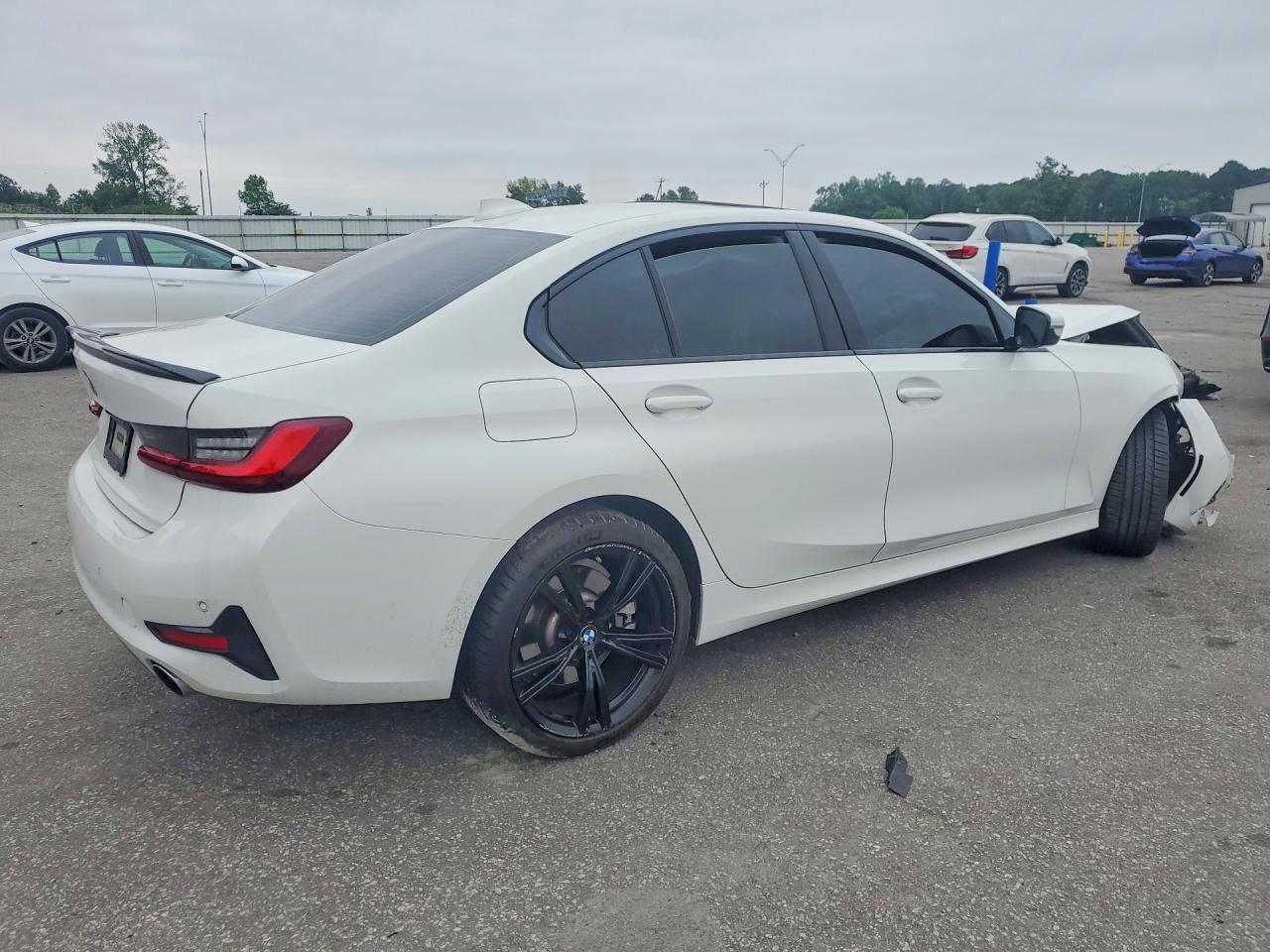 BMW 330XI 2022 — 4