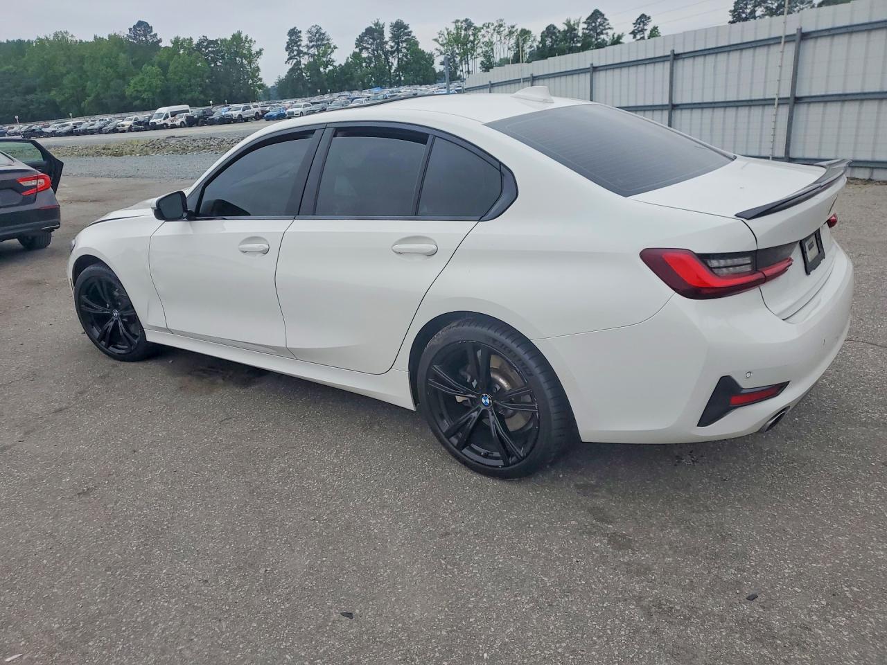 BMW 330XI 2022 — 3