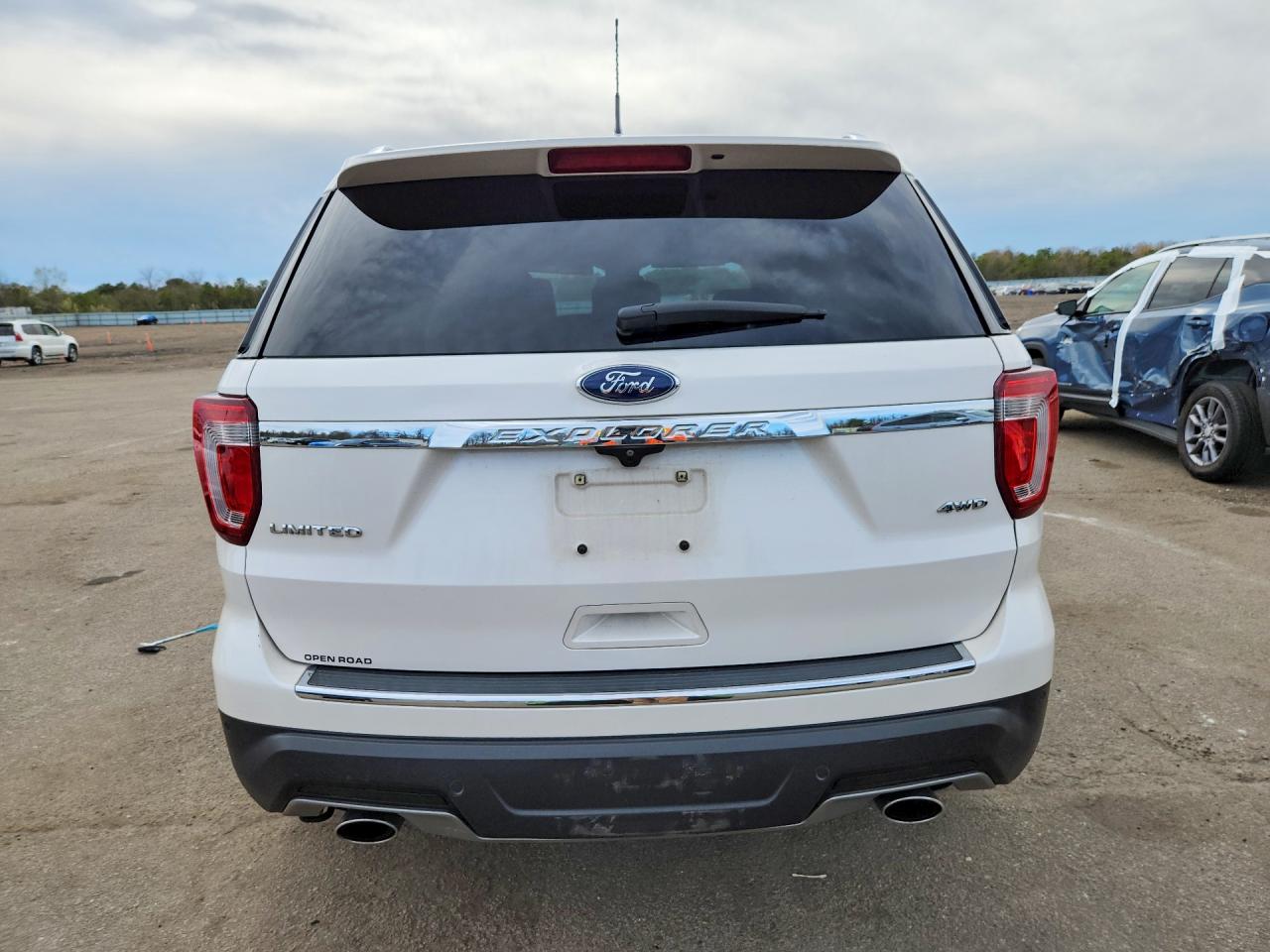 FORD EXPLORER 2018 — 6