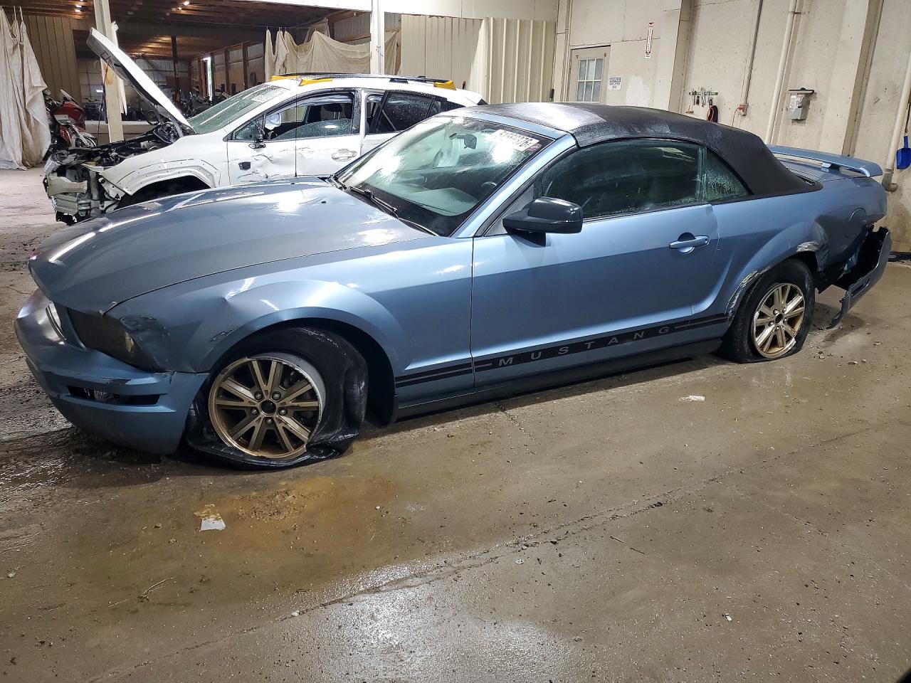 FORD MUSTANG 2005 — 2