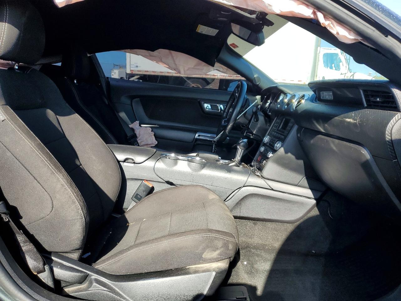 FORD MUSTANG 2016 — 8