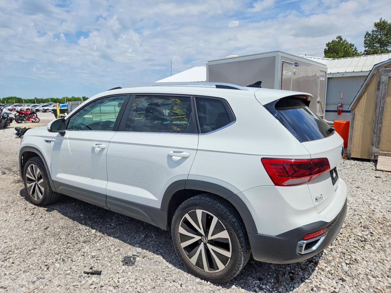 VOLKSWAGEN TAOS 2022 — 3
