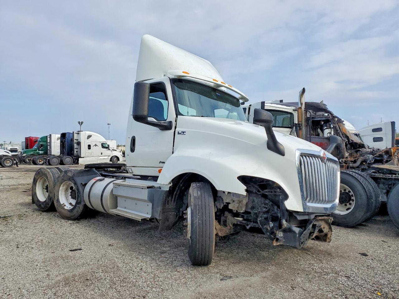 INTERNATIONAL LT625 2023 — 2