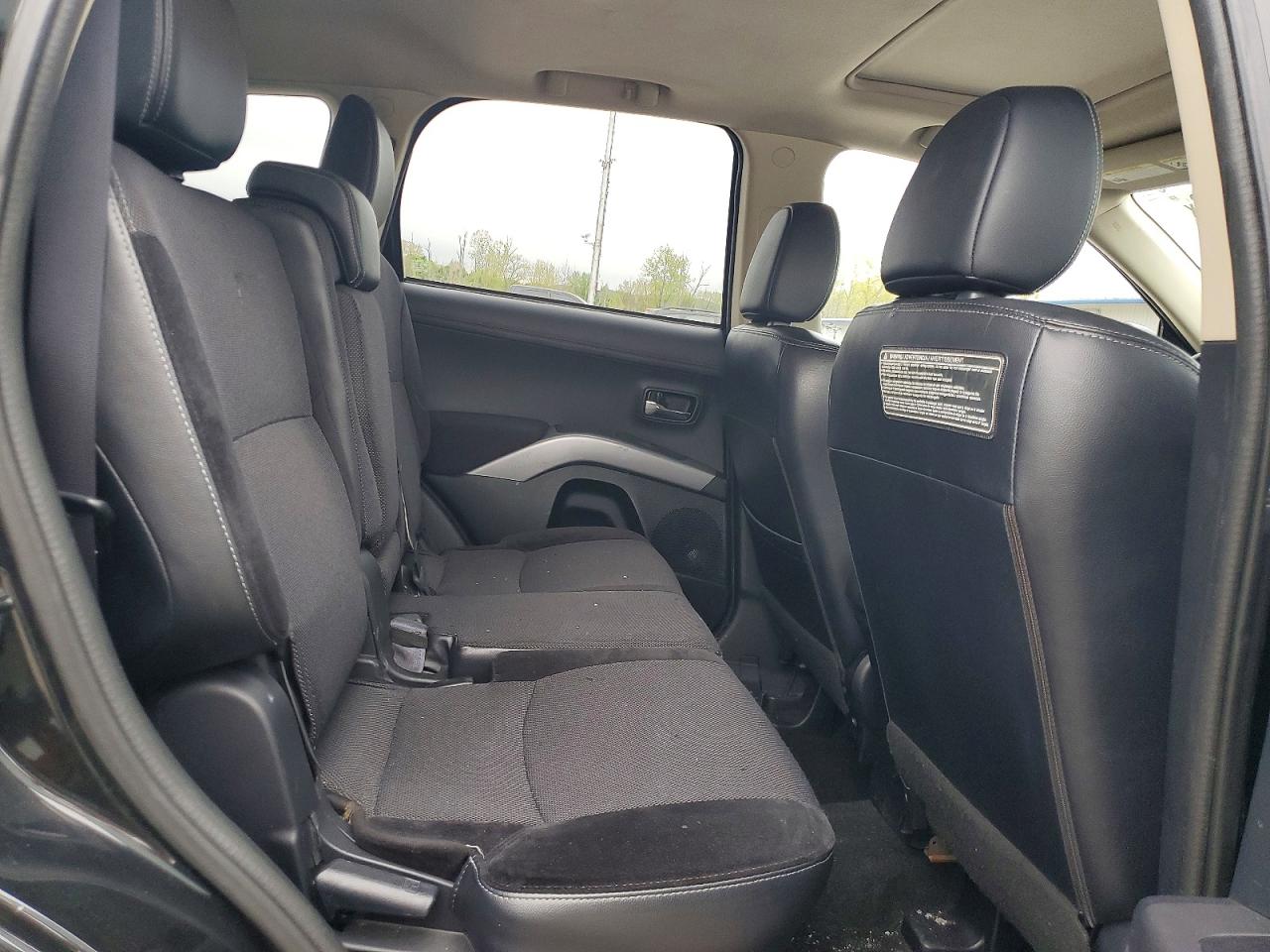 MITSUBISHI OUTLANDER 2013 — 12