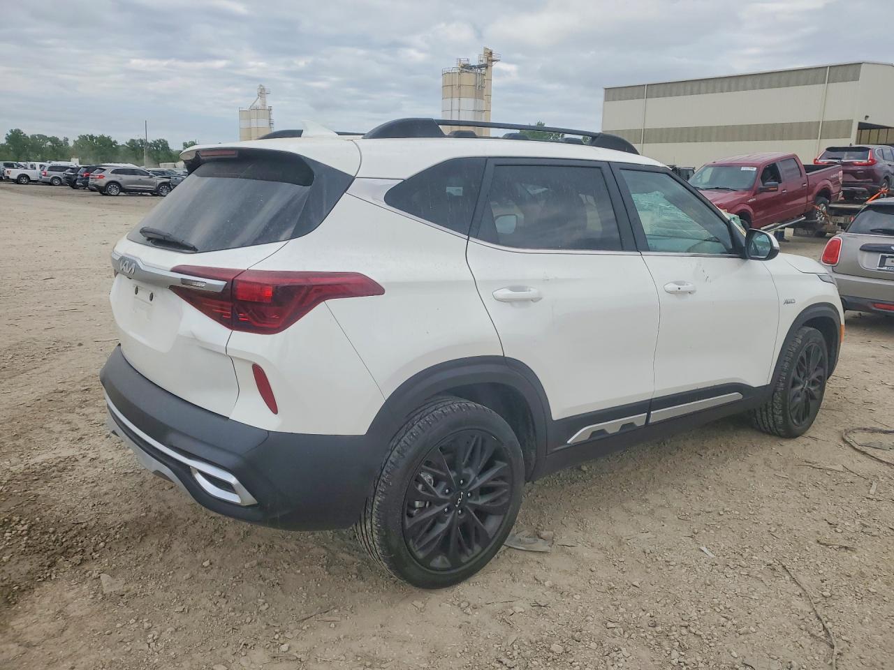 KIA SELTOS 2023 — 4