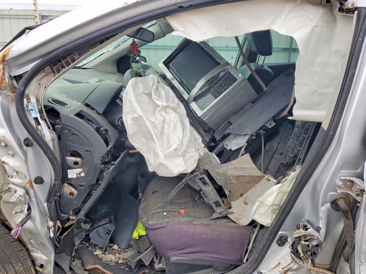 NISSAN SENTRA 2010 — 8