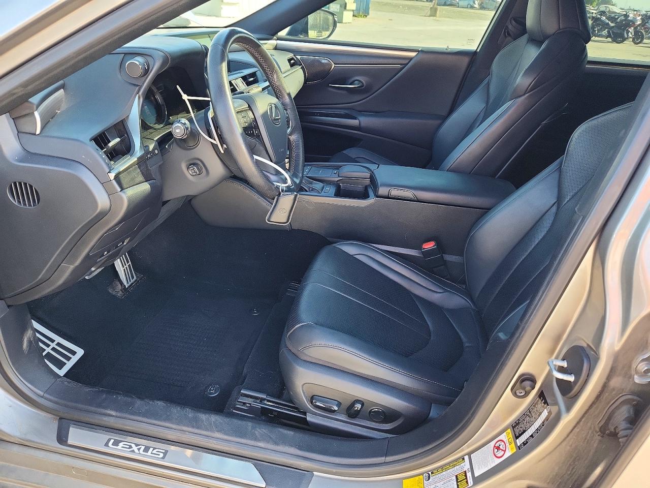 LEXUS ES 2019 — 8