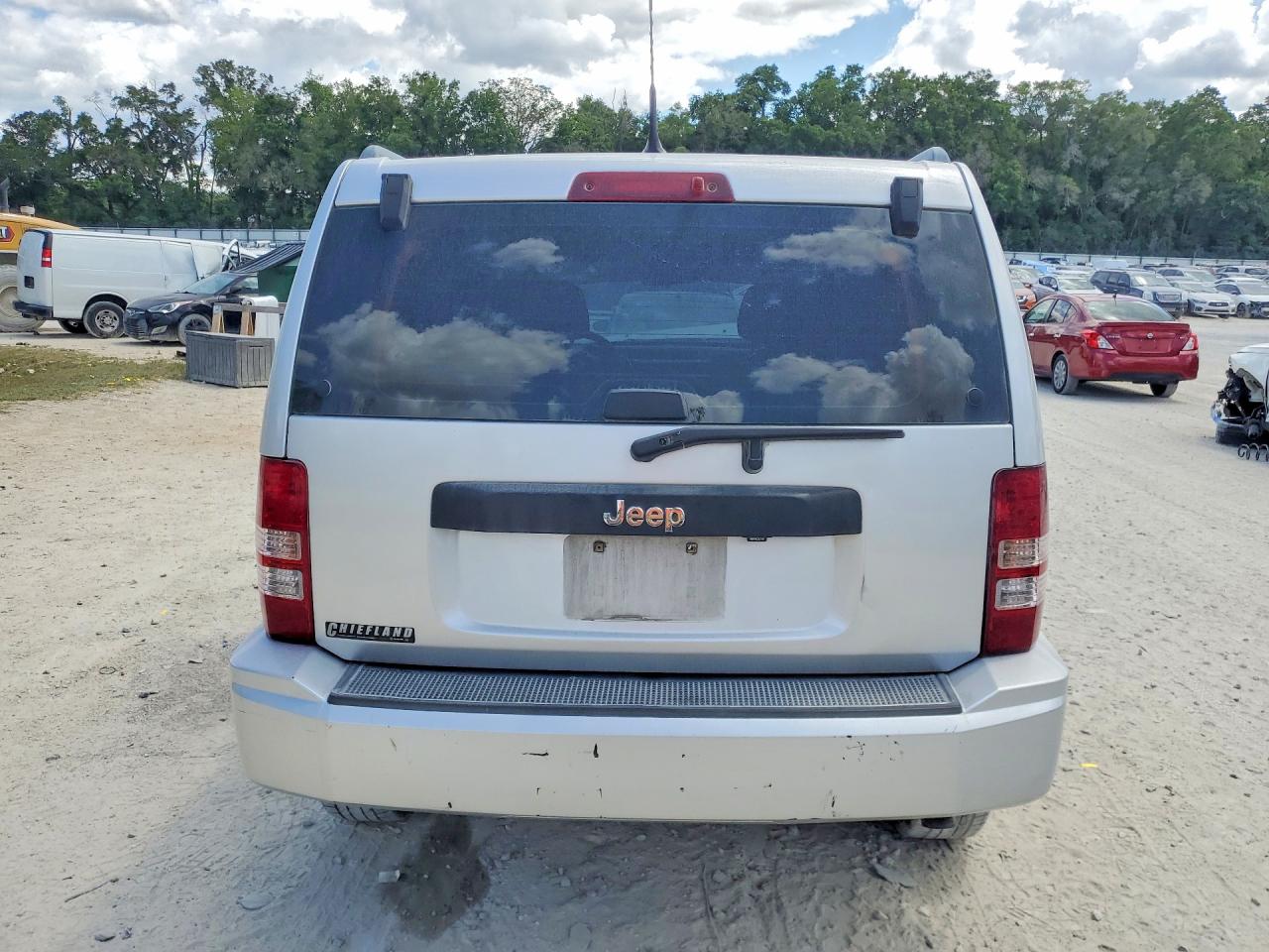 JEEP LIBERTY 2011 — 7