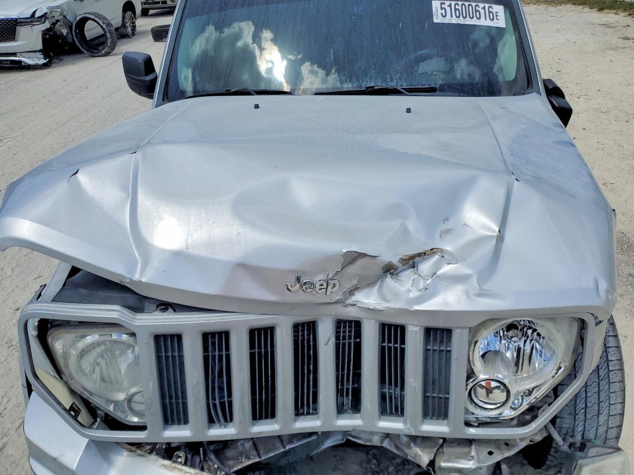 JEEP LIBERTY 2011 — 13