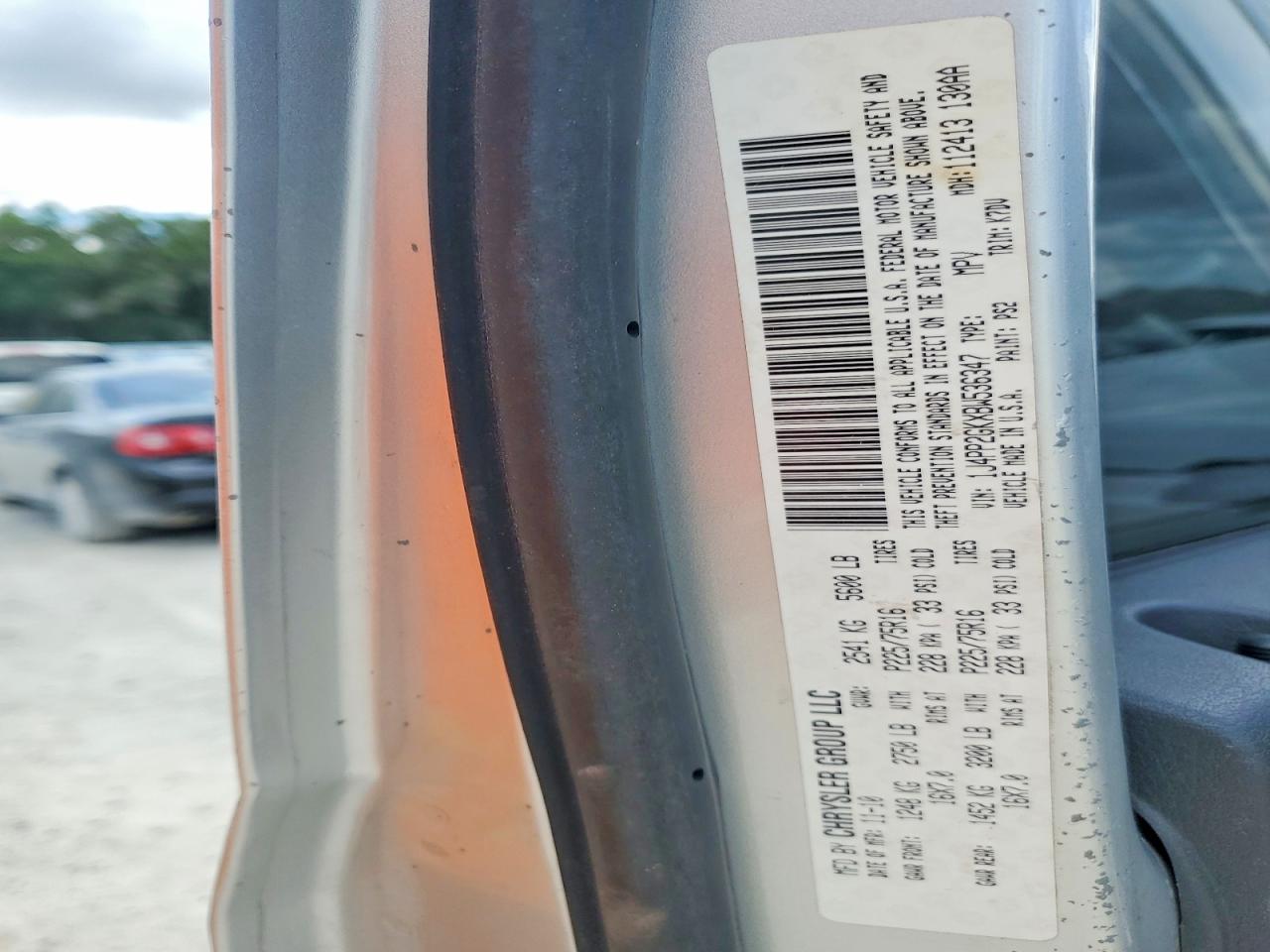 JEEP LIBERTY 2011 — 15