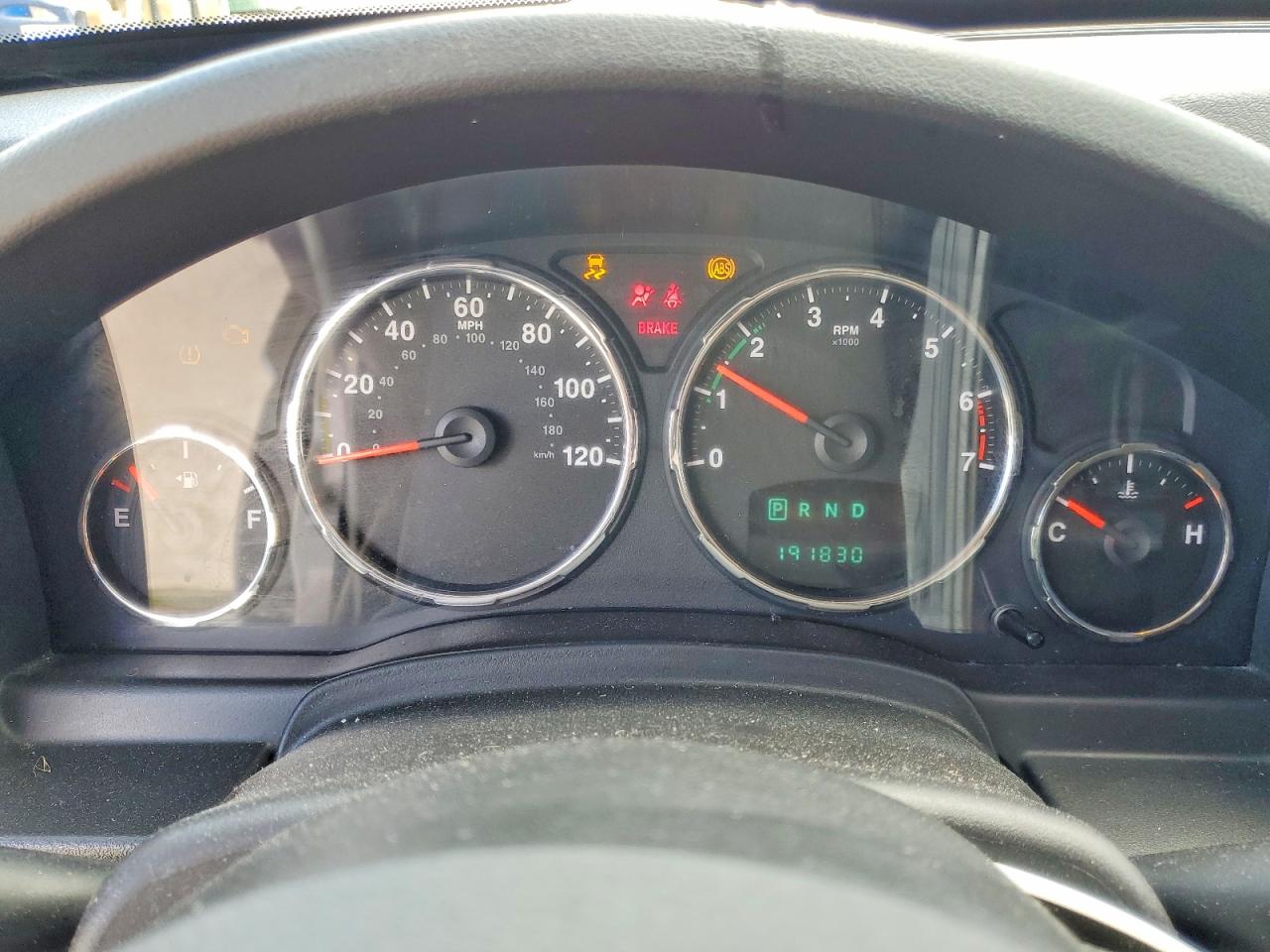 JEEP LIBERTY 2011 — 10