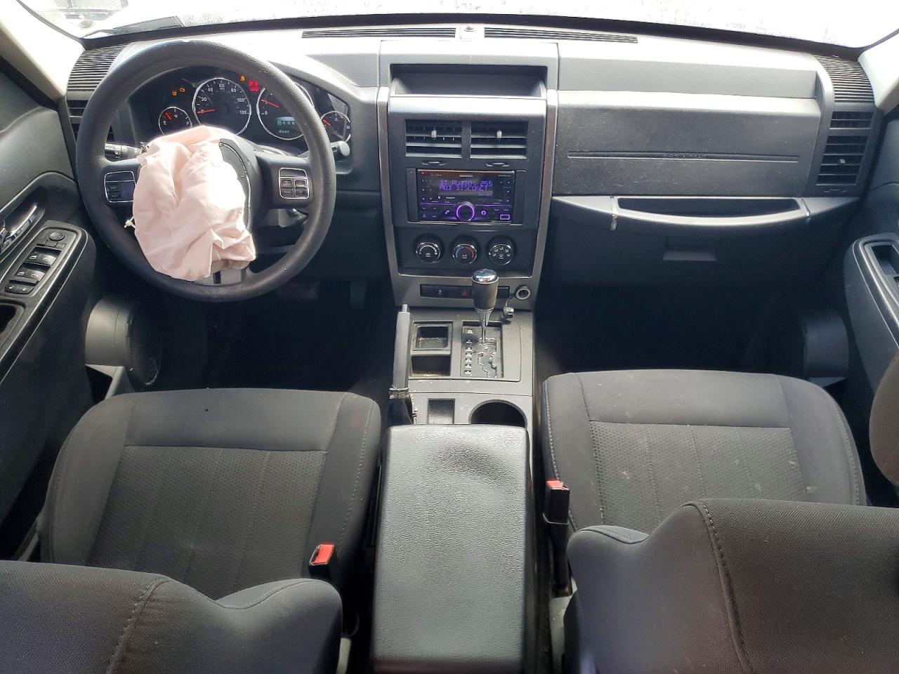 JEEP LIBERTY 2011 — 9