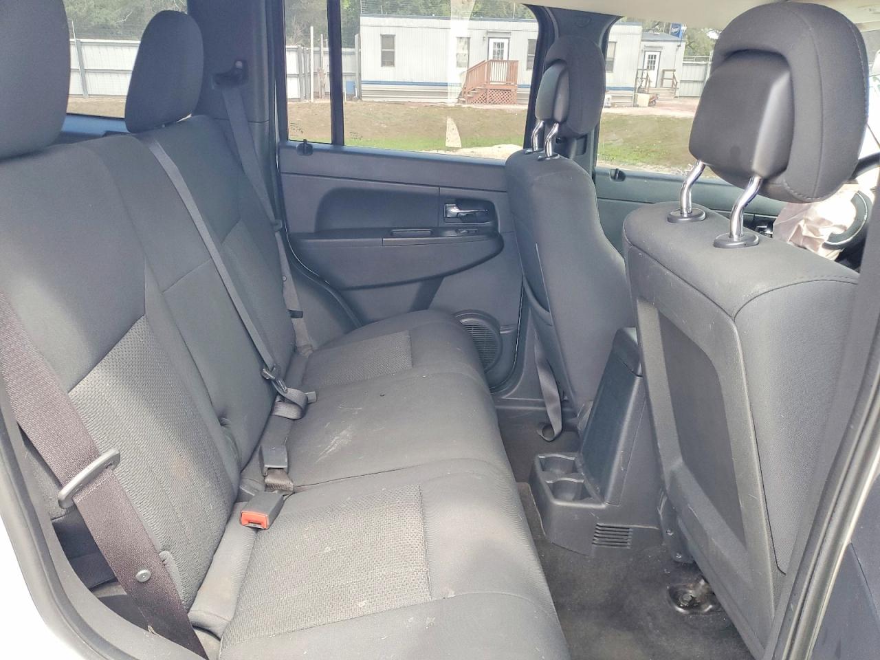 JEEP LIBERTY 2011 — 12