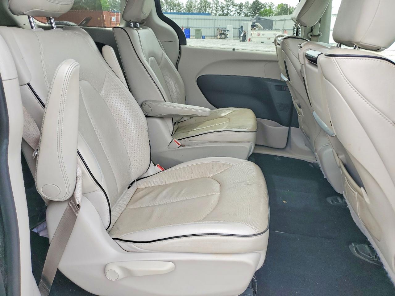 CHRYSLER PACIFICA 2018 — 12
