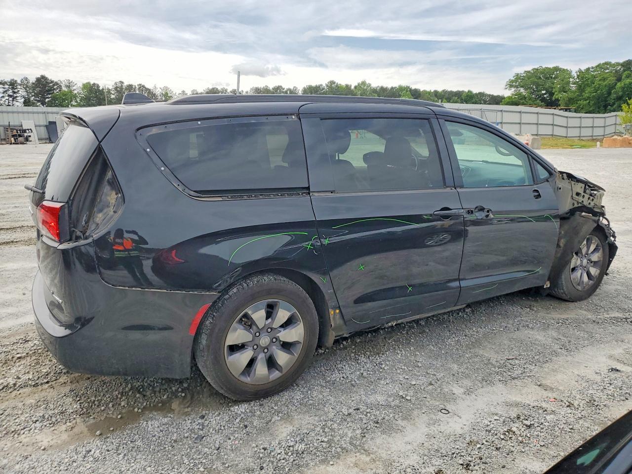 CHRYSLER PACIFICA 2018 — 4