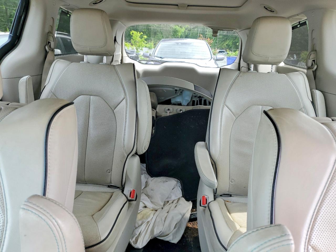 CHRYSLER PACIFICA 2018 — 11