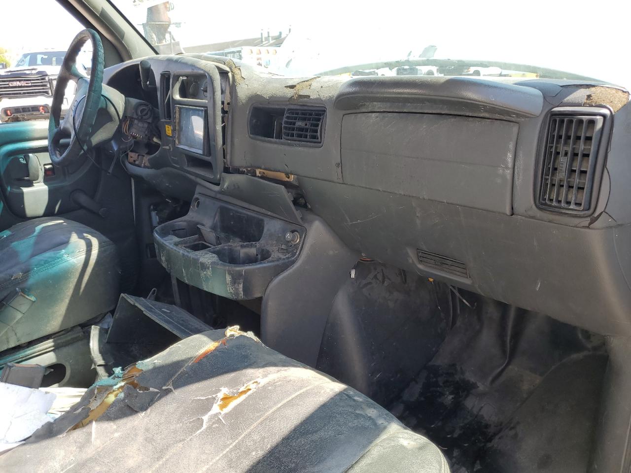 CHEVROLET EXPRESS G3500 2002 — 9