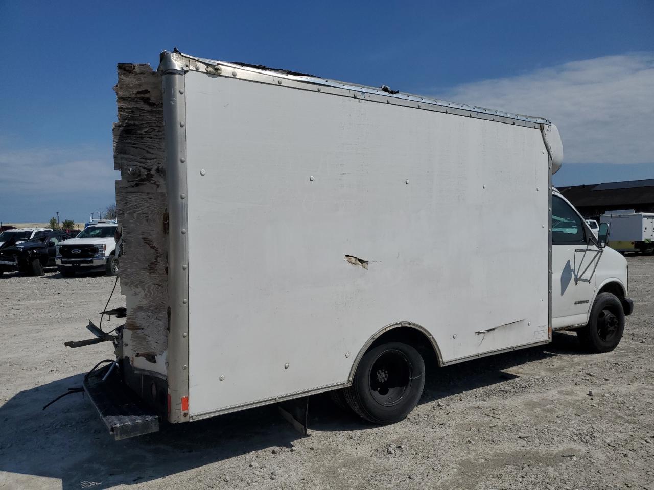 CHEVROLET EXPRESS G3500 2002 — 4