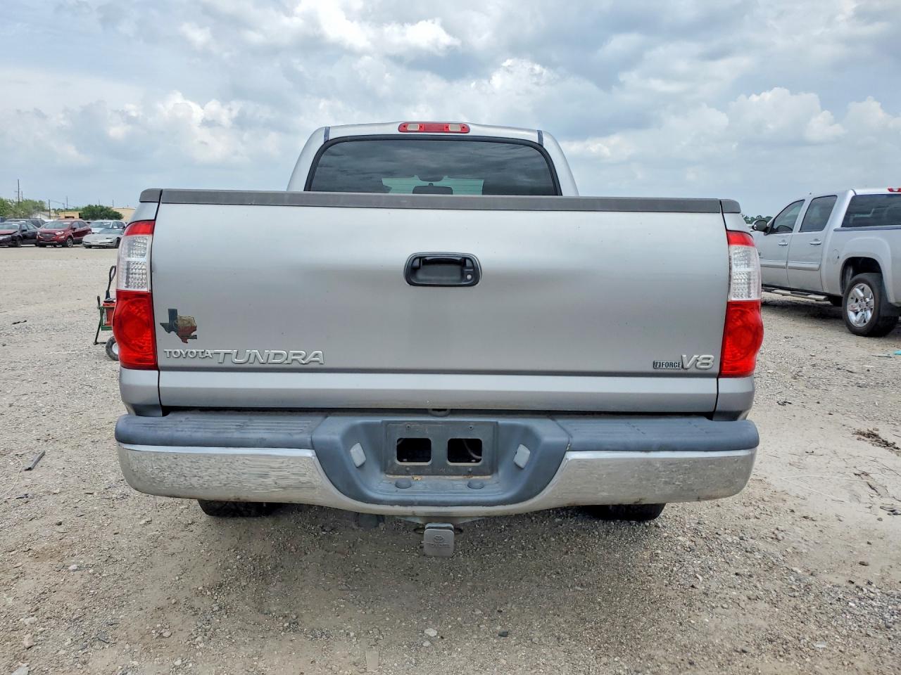 TOYOTA TUNDRA 2004 — 7