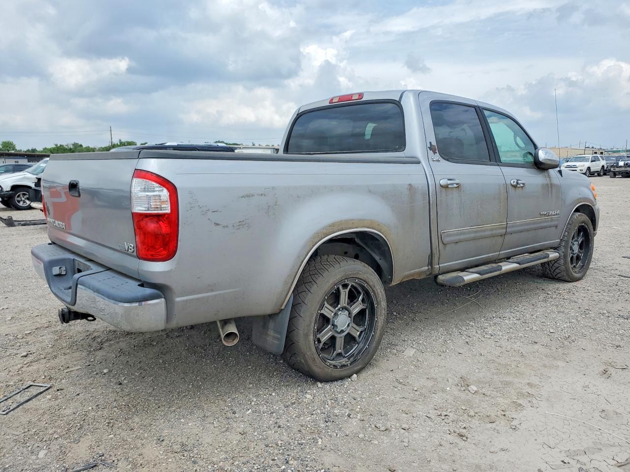 TOYOTA TUNDRA 2004 — 4