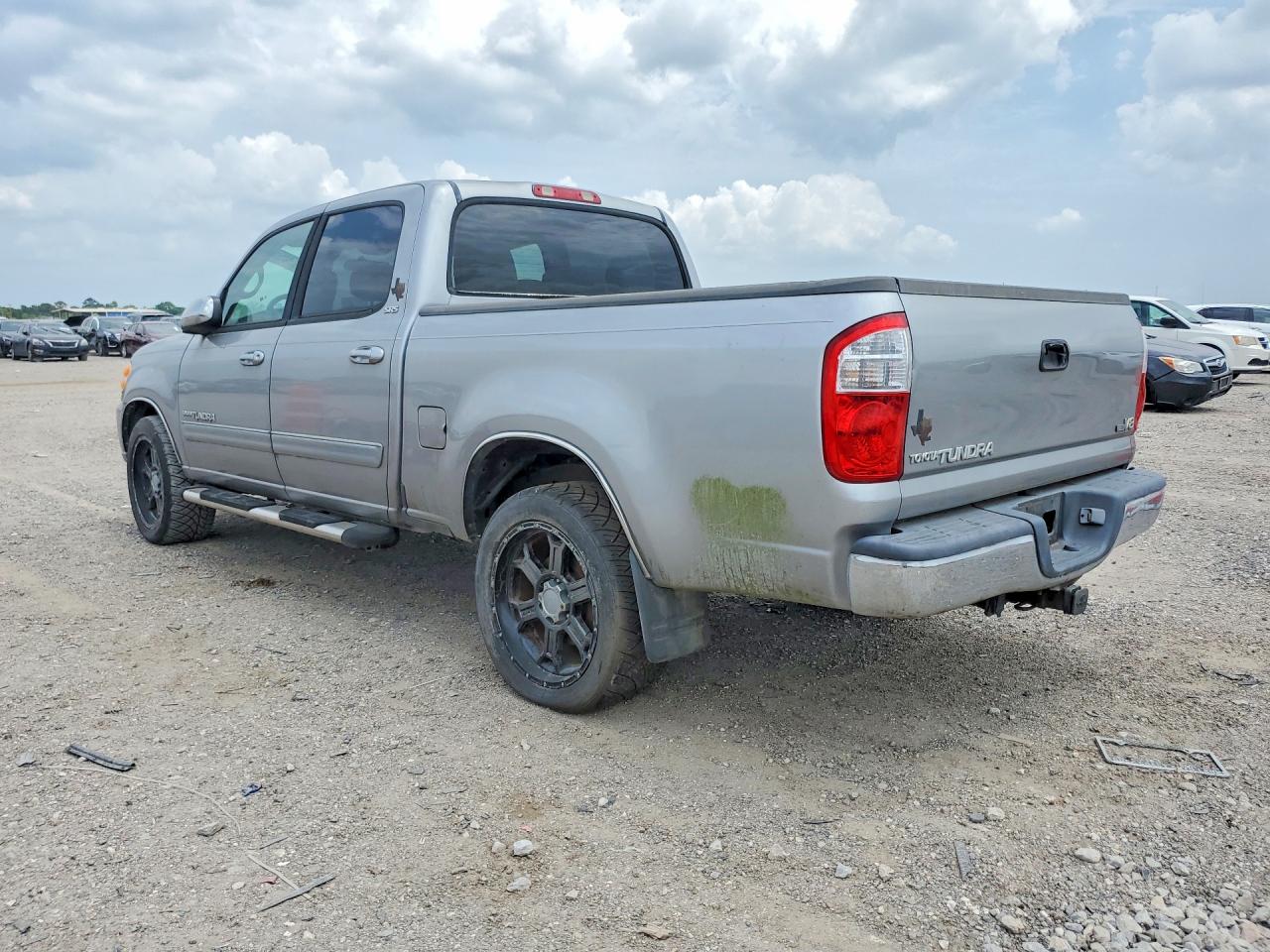 TOYOTA TUNDRA 2004 — 3