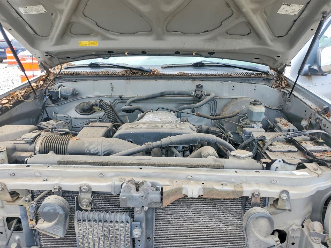 TOYOTA TUNDRA 2004 — 12