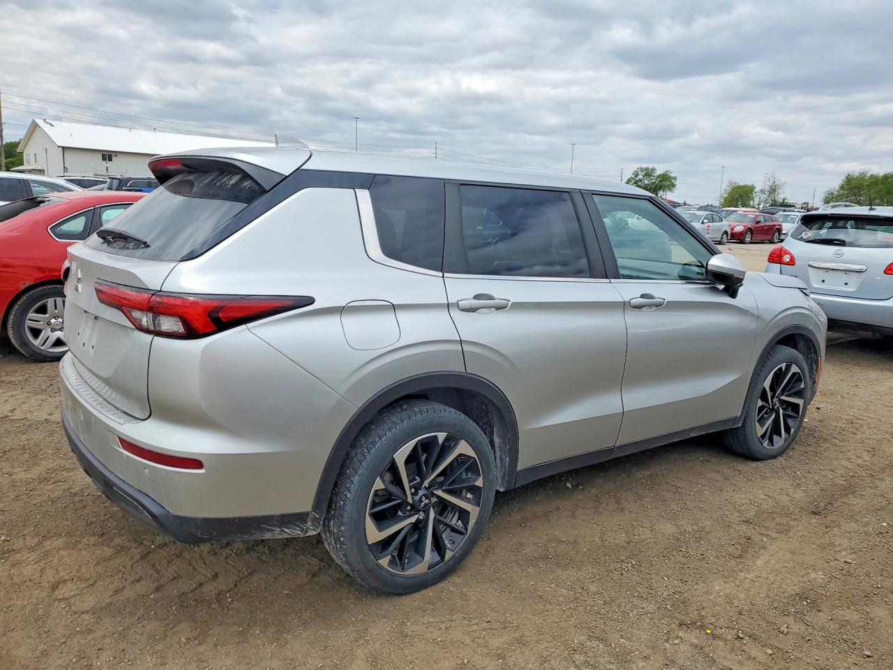 MITSUBISHI OUTLANDER 2022 — 4