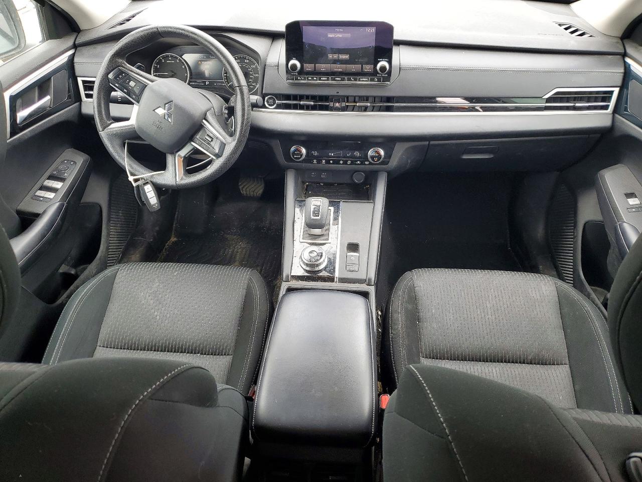 MITSUBISHI OUTLANDER 2022 — 9