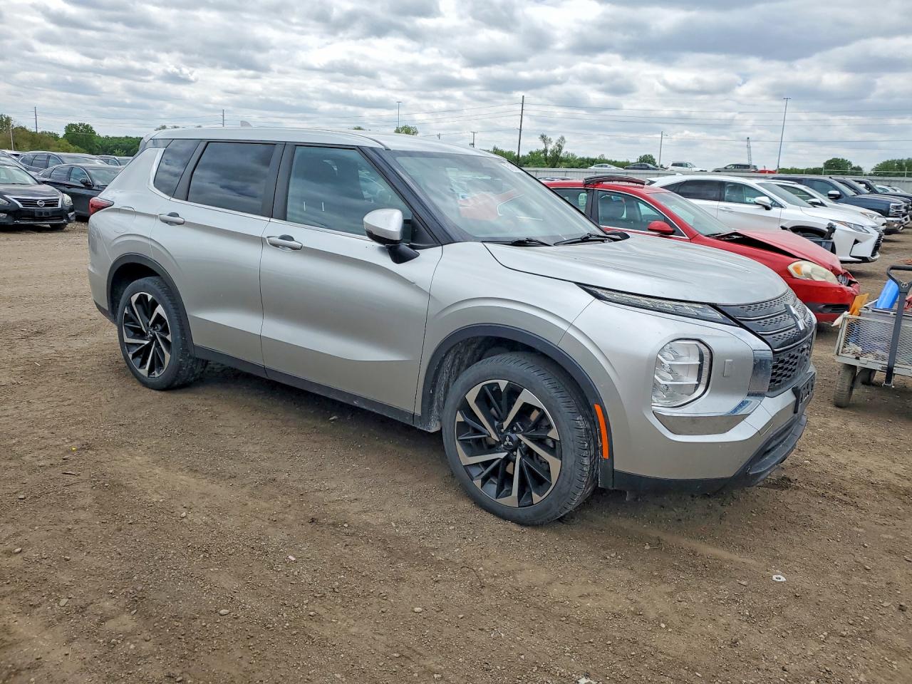 MITSUBISHI OUTLANDER 2022 — 5