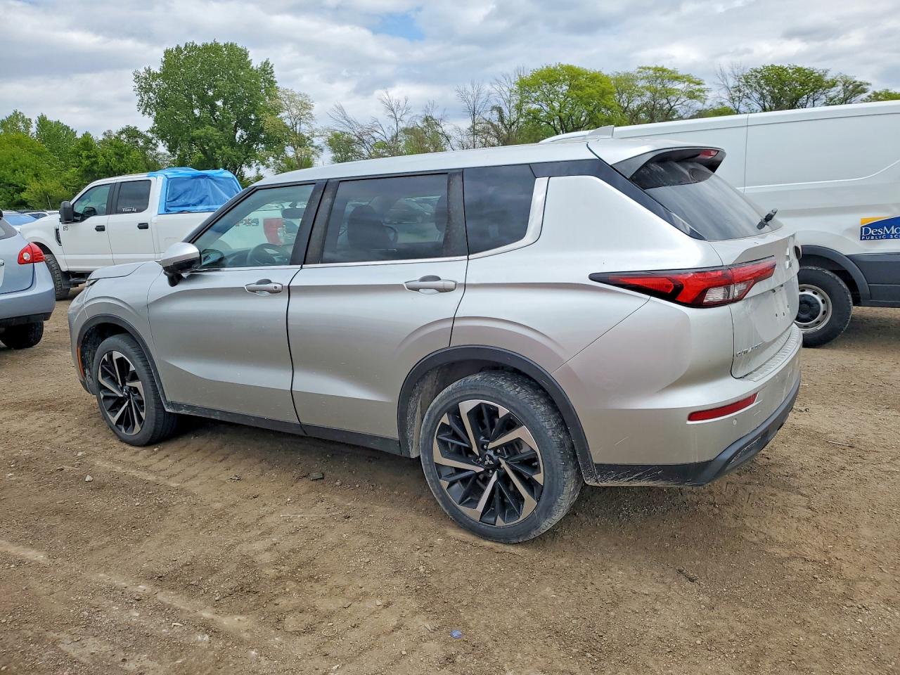 MITSUBISHI OUTLANDER 2022 — 3