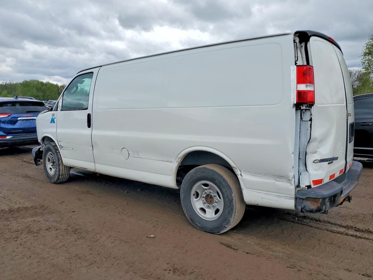 CHEVROLET EXPRESS G2500 2016 — 3
