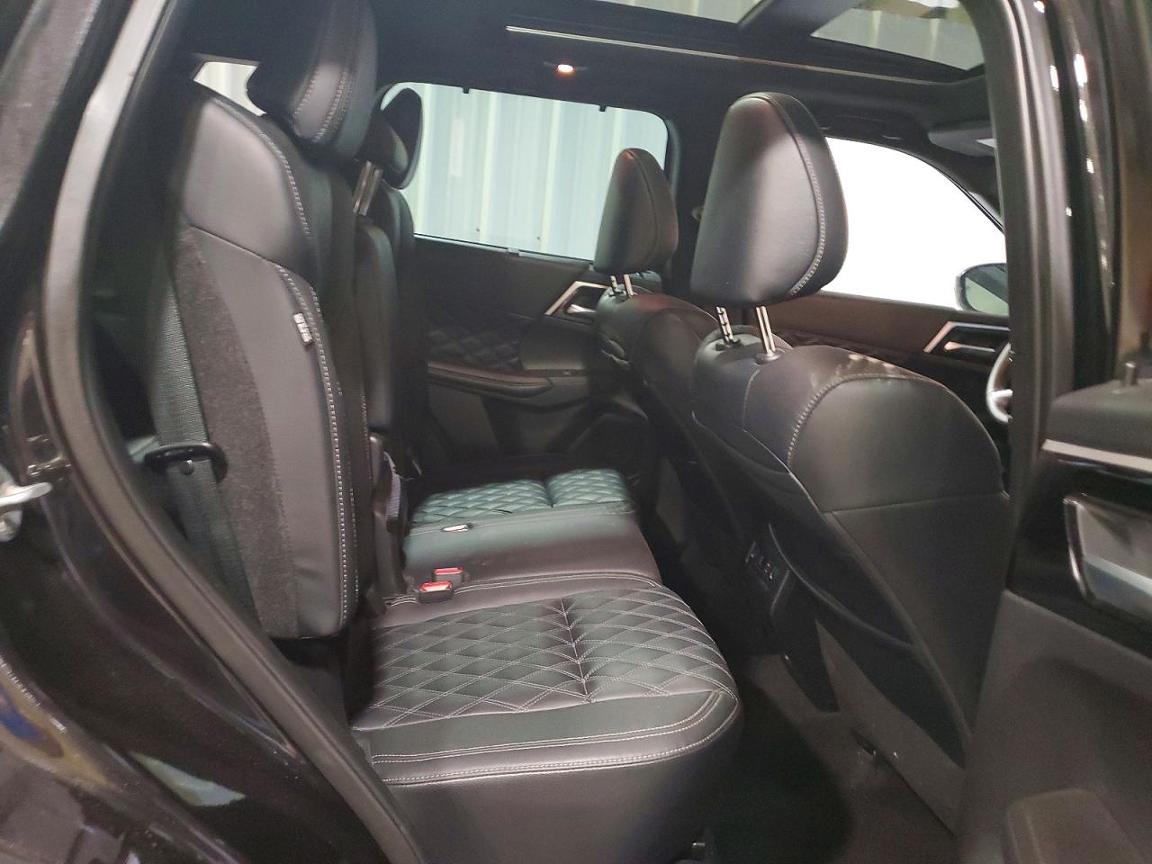 MITSUBISHI OUTLANDER 2023 — 12