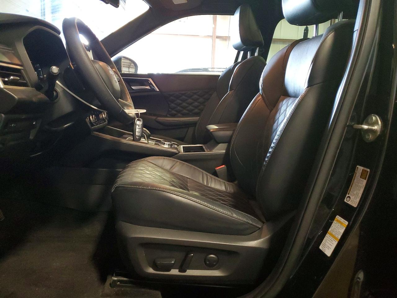 MITSUBISHI OUTLANDER 2023 — 8