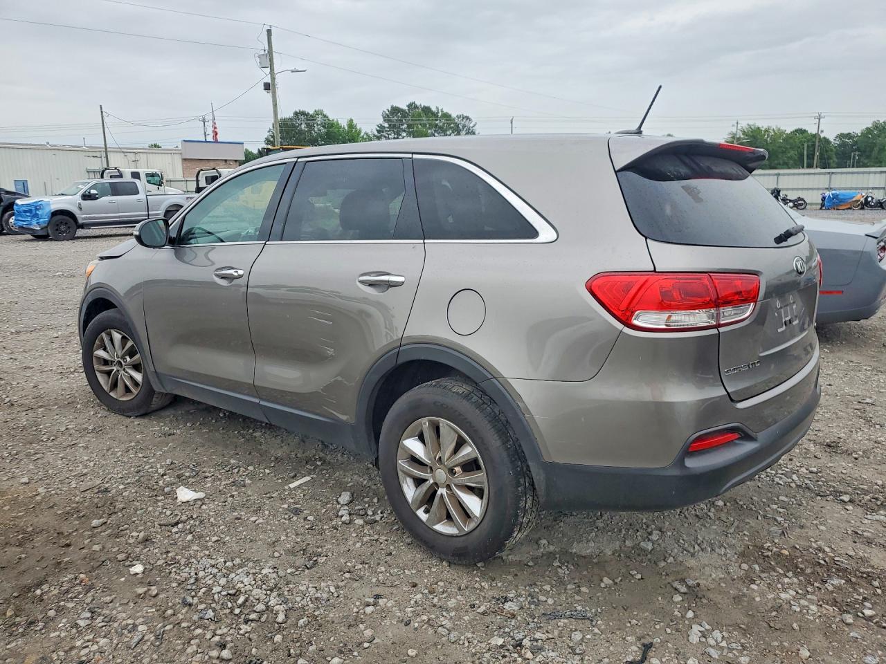 KIA SORENTO 2017 — 3