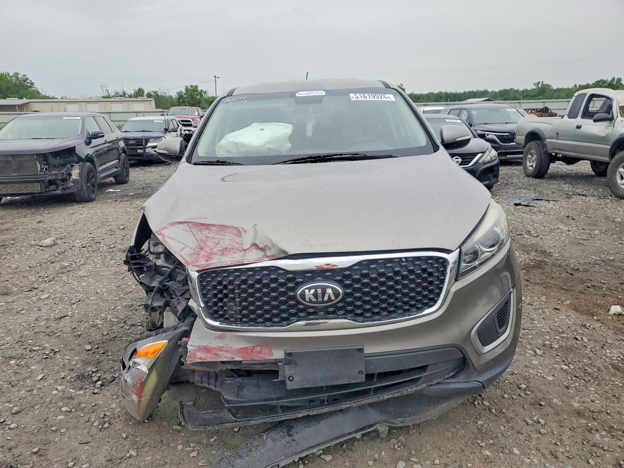KIA SORENTO 2017 — 6