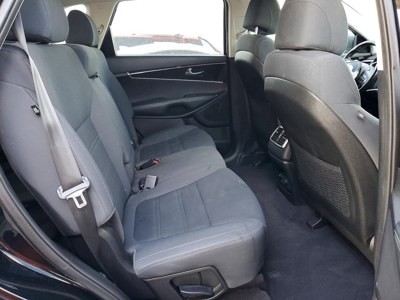 KIA SORENTO 2017 — 12